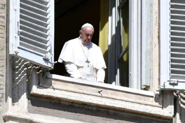 Papa Francis, karantinaya alınan Roma'ya giderek koronavirüs salgını için dua etti