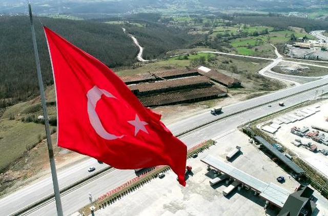Samsun'da dalgalanan Türkiye'nin en büyük bayrağında selfie yoğunluğu yaşanıyor