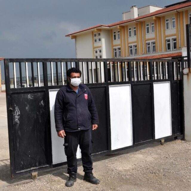 Avrupa'dan gelen 11 öğrenci, öğretmen ve 1 görevli gözlem altında Gaziantep'te Avrupa'dan gelen 11 öğrenci, öğretmen ve 1 görevli koronavirüs tedbirleri kapsamında gözlem altına alındı