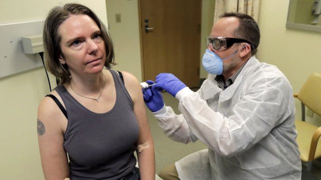 İlk koronavirüs aşısı yapılan kadın: Kendimle gurur duyuyorum