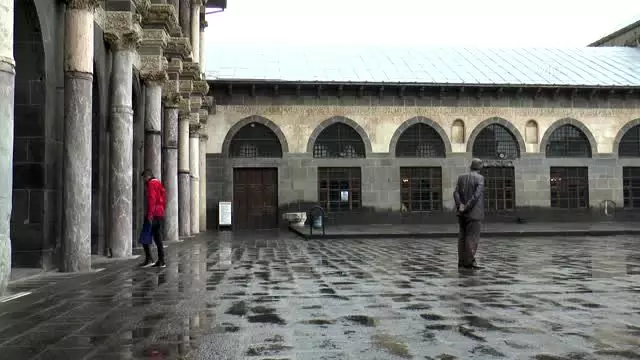 Diyarbakır'da imamlar, vatandaşlara 