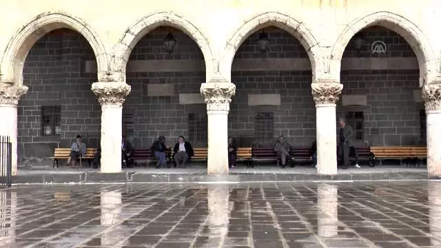 Diyarbakır'da imamlar, vatandaşlara 