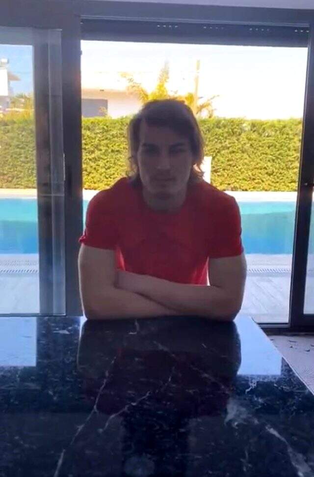 Çağlar Söyüncü, yayınladığı video ile evde kalma çağrsı yaptı Çağlar Söyüncü, yayınladığı video ile evde kalma çağrsı yaptı