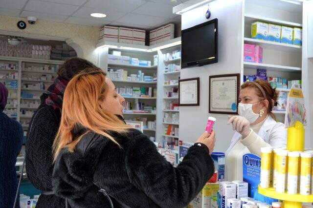 Korona'dan dolayı bulunamayan ürünlere ateş ölçer de eklendi Koronavirüsten dolayı bulunması zorlaşan ateş ölçerlerin fiyatı, vatandaşı isyan ettirdi
