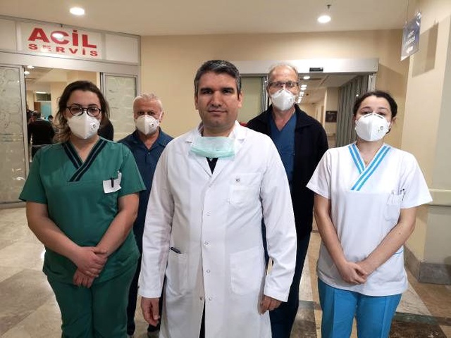 Alkışa alkışla destek veren sağlıkçılar, vatandaşa seslendi: Sizlerden 2 isteğimiz var