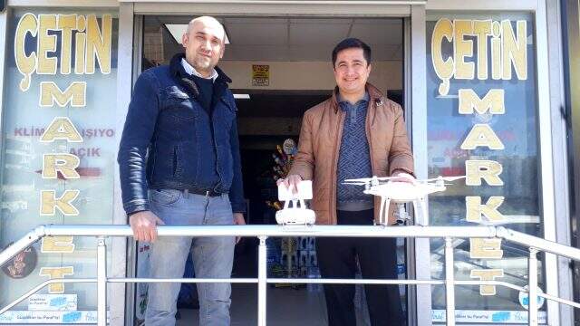 Koronavirüs nedeniyle evinden çıkmayan vatandaş, alışverişini drone ile yaptı <a class='keyword-sd' href='/koronavirus/' title='Koronavirüs'>Koronavirüs</a> nedeniyle evinden çıkmayan vatandaş, alışverişini drone ile yaptı
