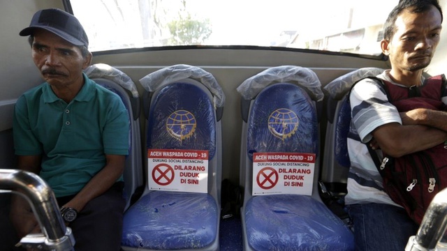 Koronavirüs: 'Sosyal mesafe' ve 'kendini izole etmek' ne demek?