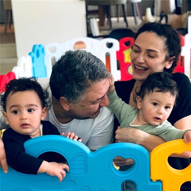Mustafa-Sinem Uslu: Sevdiklerimiz için evde kalalım