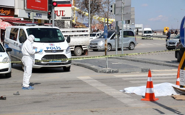 Sokağa çıkma yasağına uymayan 75 yaşındaki kişi, trafik kazasında hayatını kaybetti