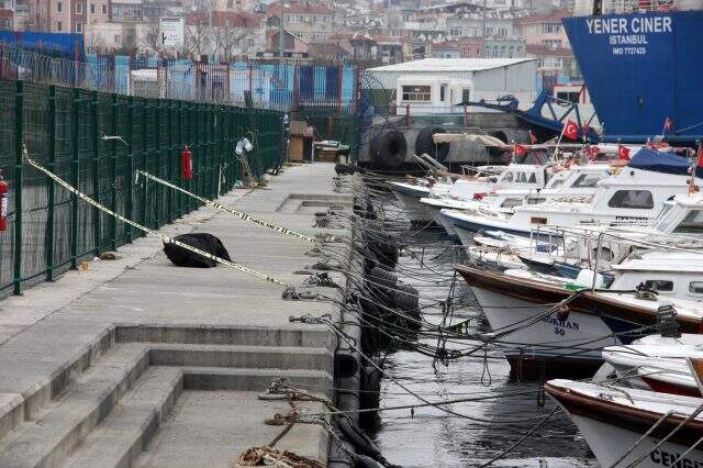 Yenikapı'da denize düşen balıkçı hayatını kaybetti Yenikapı'da denize düşen balıkçı hayatını kaybetti