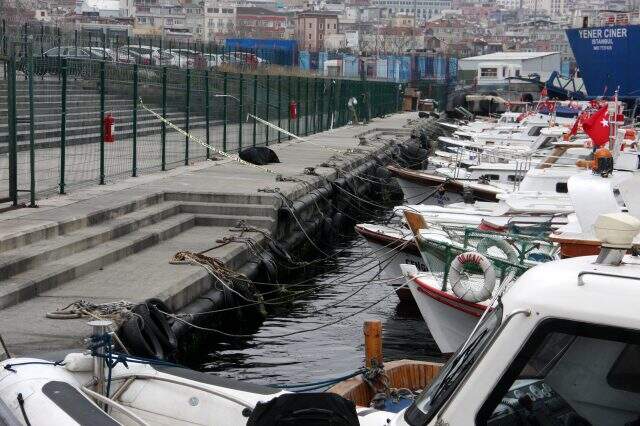 Yenikapı'da denize düşen balıkçı hayatını kaybetti Yenikapı'da denize düşen balıkçı hayatını kaybetti