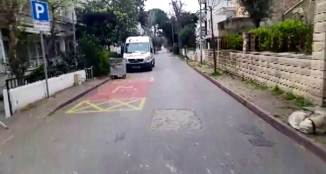 Adalar, koronavirüs etkisiyle ıssızlaştı