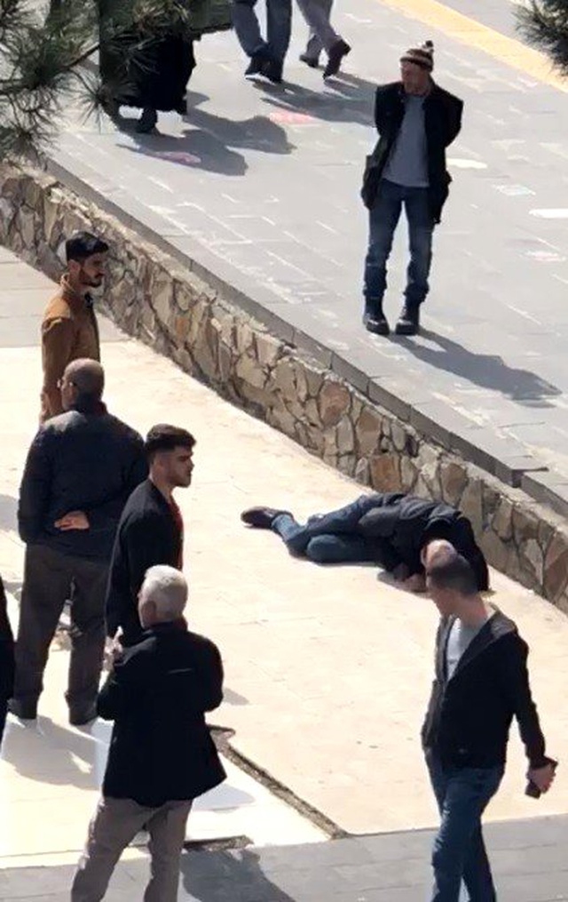 <a class='keyword-sd' href='/epilepsi-2/' title='Epilepsi'>Epilepsi</a> krizi geçiren şahsa, koronavirüs korkusundan kimse yardım etmedi
