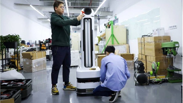 Koronavirüsle mücadeleye yardım eden robotlar