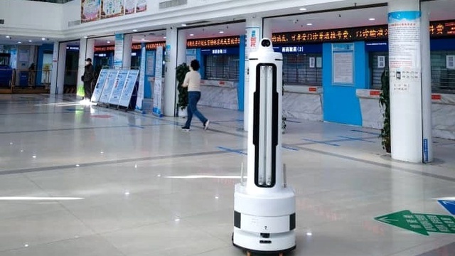 Koronavirüsle mücadeleye yardım eden robotlar