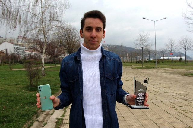 Trabzonlu lise öğrencisi, Siri'nin açığını bulunca Apple tarafından 3 bin dolar ile ödüllendirildi