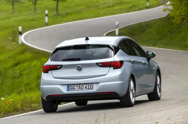 Yeni Opel Astra HB Türkiye yollarına çıktı