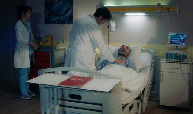 Ali Vefa'nın ölüm döşeğindeki babasıyla yüzleştiği sahne Mucize Doktor'a damga vurdu