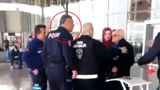 Polis, bağırıp üzerine yürüdüğü yaşlı adamdan özür diledi Polis, bağırıp üzerine yürüdüğü yaşlı adamdan özür diledi