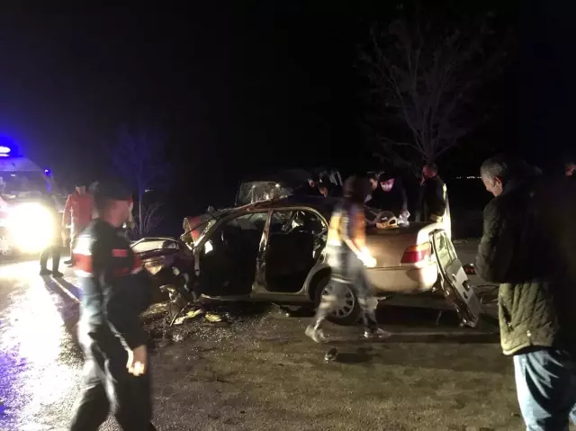 Konya'da otomobil ile hafif ticari araç çarpıştı: 4 ölü, 4 yaralı