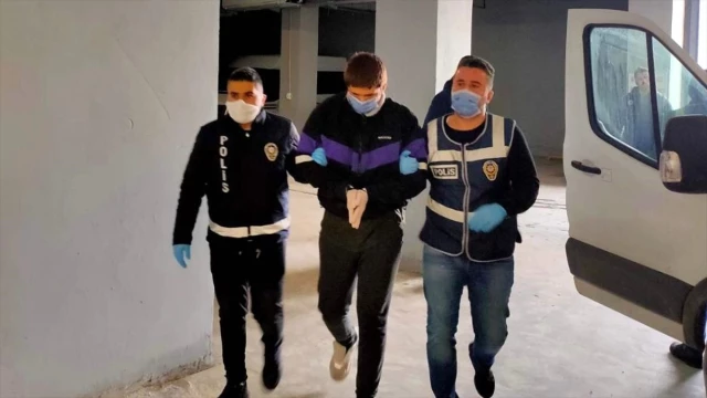 Bolu'da, Türkiye Cumhuriyeti'ne küfür eden karantinadaki 3 öğrenciden 2'si tutuklandı