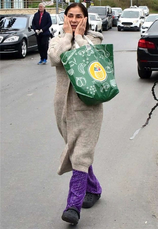 <a class='keyword-sd' href='/derya-tuna/' title='Derya Tuna'>Derya Tuna</a> poşetiyle alışverişte