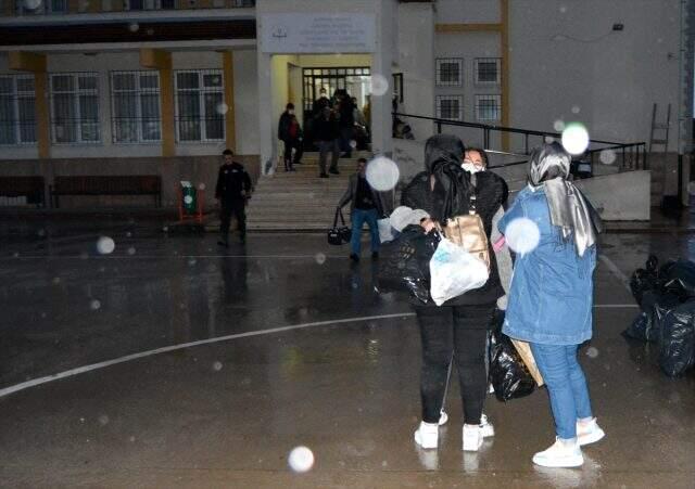 Gaziantep'te gözetim süresi biten öğrenciler ailelerine kavuştu