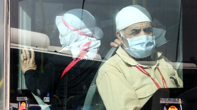<a class='keyword-sd' href='/koronavirus/' title='Koronavirüs'>Koronavirüs</a> salgını - Gölbaşı'nda Umreden dönenlerle ilgilenen doktor: 'Umreden dönenlerin hepsine...