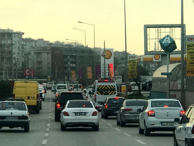 'Evde kal' çağrılarına rağmen Bursa'da vatandaşlar dışarıya akın etti