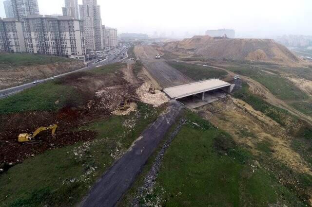 Cumhurbaşkanı müjdesini verdiği Başakşehir Şehir Hastanesi'nin yollarının yapımına başlandı