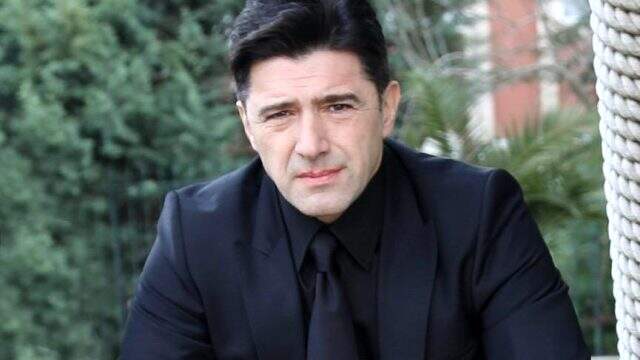 Hakan Ural, iki çocuğu hasta olan ailenin evini yaptırdı Hakan Ural, iki çocuğu hasta olan ailenin evini yaptırdı
