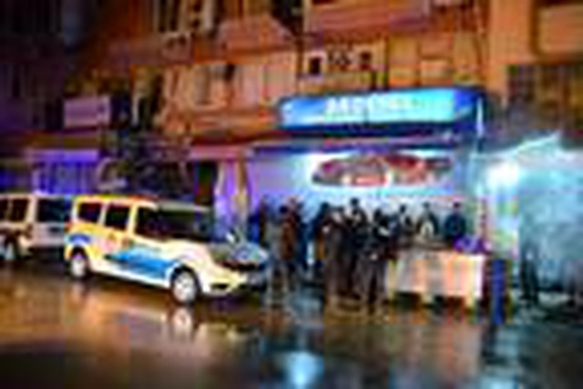 İş yeri sahibini bıçaklayan hırsızı, mahalle bekçileri yakaladı