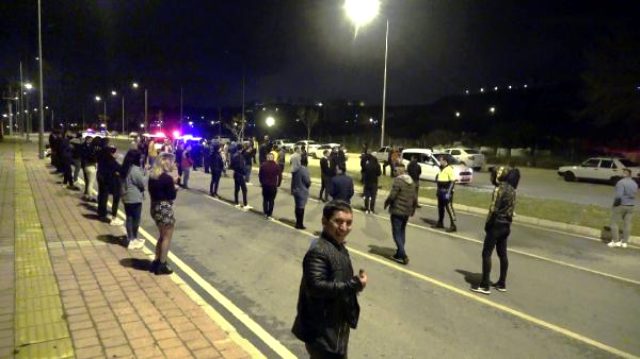Antalya'da dansözlü drift partisine polis baskını: 51 kişi sosyal mesafeye göre dizilip ceza kesildi