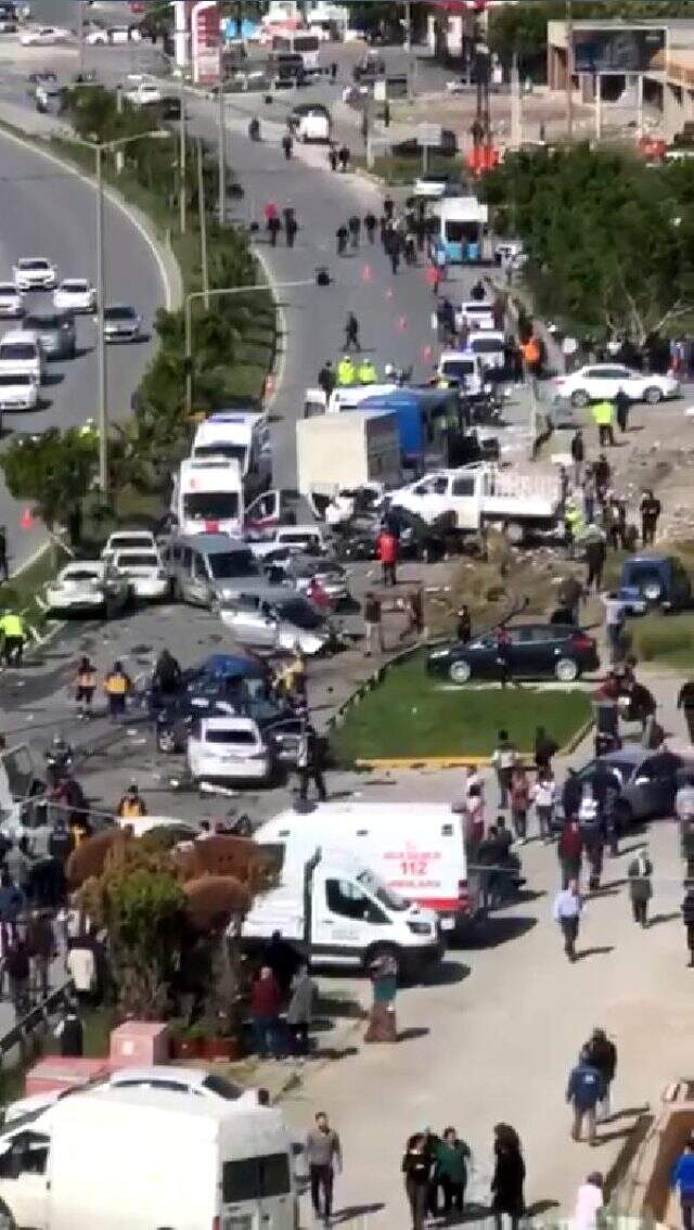 Hatay'da 5 kişinin ölüme neden olan tırın uygulama noktasına daldığı anların görüntüsü çıktı Hatay'da 5 kişinin ölüme neden olan tırın uygulama noktasına daldığı anların görüntüsü çıktı