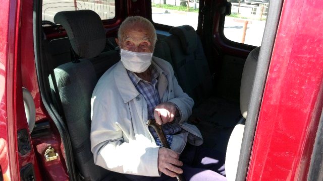 Eşinin cenazesinde virüs kapan 96 yaşındaki Kazım Amca koronavirüsü yendi