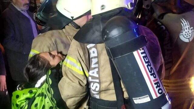 Güngören'de doğal gaz patlaması! 1'i ağır 4 kişi yaralandı Güngören'de doğal gaz patlaması! 1'i ağır 4 kişi yaralandı