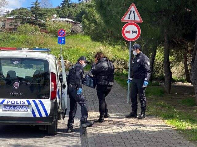 Koronavirüse rağmen İstanbul'da fuhuş pazarlığına devam eden kadına ceza kesildi Koronavirüse rağmen İstanbul'da fuhuş pazarlığına devam eden kadına ceza kesildi