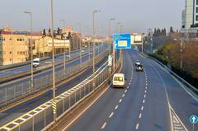 Sokağa çıkma yasağı sonrası İstanbul'da yollar boş kaldı