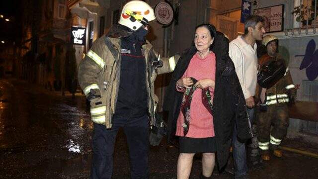 Sinema Oyuncusu Süheyla Artun'un kaldığı apartmanda yangın çıktı Sinema Oyuncusu Süheyla Artun'un kaldığı apartmanda yangın çıktı