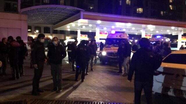 Beyoğlu'nda polise saldıran şüpheli hayatını kaybetti Beyoğlu'nda polise saldıran şüpheli hayatını kaybetti