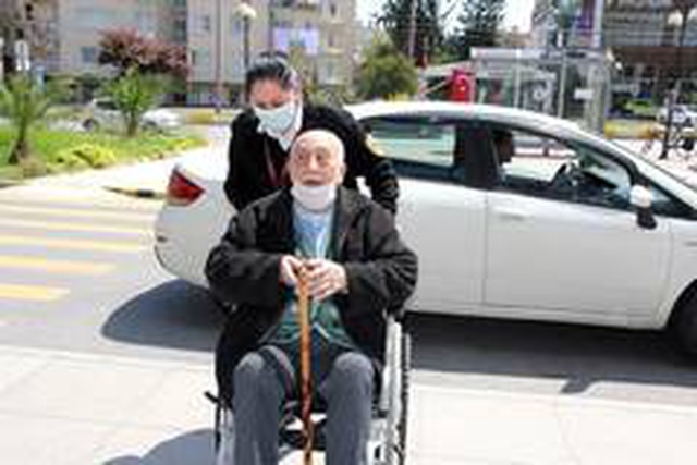 Naif tavırlarıyla gönüllerde taht kuran Burhan amca, hastaneye yatırıldı