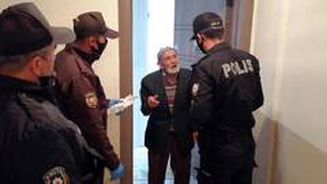 Evinden çıkamayan 87 yaşındaki dedenin ıspanaklarını polis ekipleri topladı