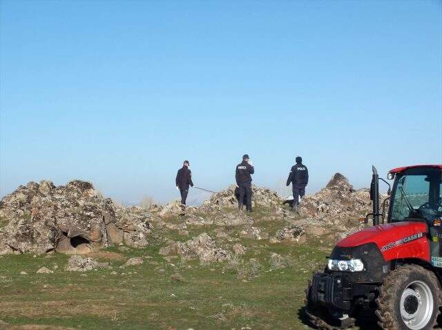 Muş'ta kaybolan 4 yaşındaki kız çocuğunu arama çalışmaları sürüyor Muş'ta kaybolan 4 yaşındaki kız çocuğunu arama çalışmaları sürüyor