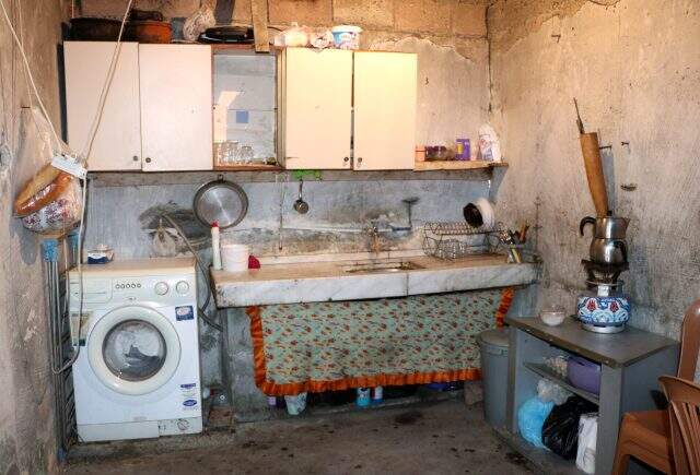 Adana'da babasına bakmaya çalışan 18 yaşındaki, Lütfiye yardım bekliyor Adana'da babasına bakmaya çalışan 18 yaşındaki, Lütfiye yardım bekliyor