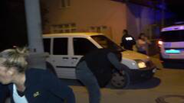 Arkadaşların silahlı kavgasına aileler karıştı: 2 yaralı, 2 gözaltı