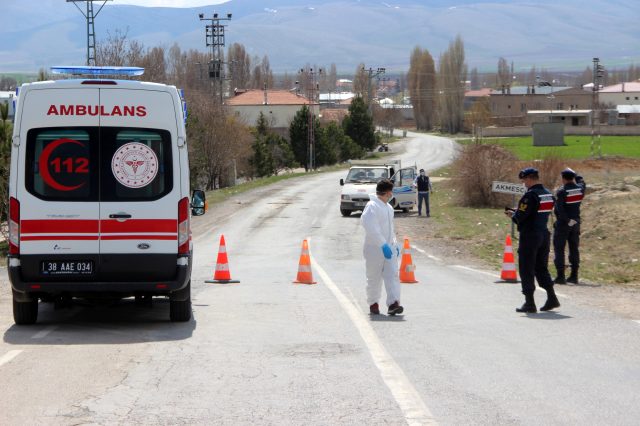Kayseri'deki 600 haneli Akmescit Köyü, karantinaya alındı