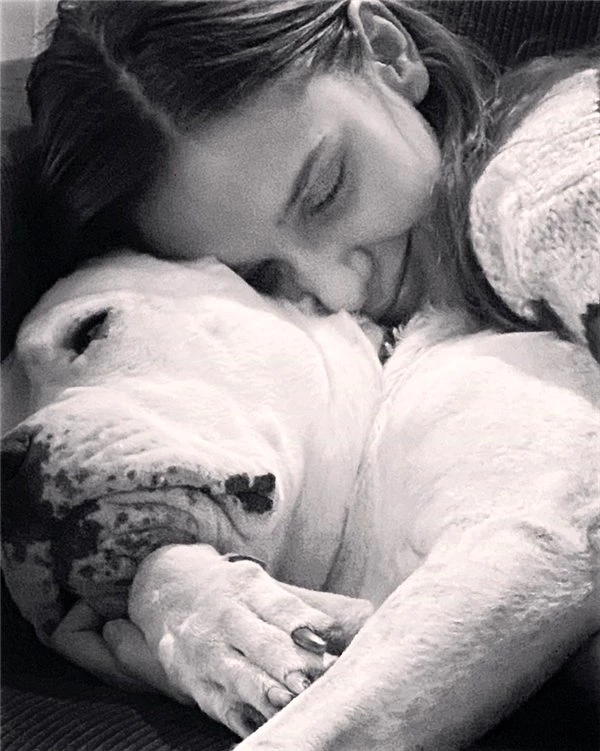 Genç oyuncu Alina Boz, ölen köpeğine veda etti: Kalbimin en güzel yerinde olacaksın