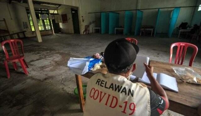 Endonezya'da koronavirüs karantinasından kaçanlar 'perili evlere' kilitleniyor Endonezya'da koronavirüs karantinasından kaçanlar 'perili evlere' kilitleniyor