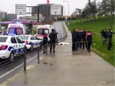 Zeytinburnu sahil yolunda Afgan uyruklu gençler arasında çıkan kavgada 1 kişi öldü, 1 kişi yaralandı