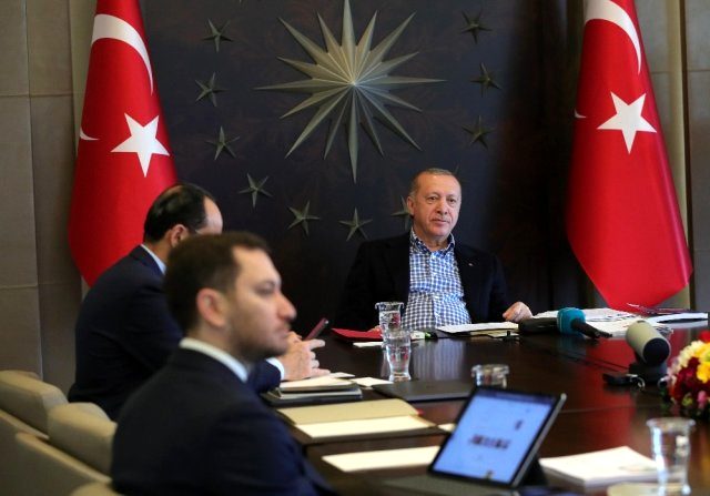 Cumhurbaşkanı Erdoğan milli futbolcularla videokonferans yöntemiyle görüştü